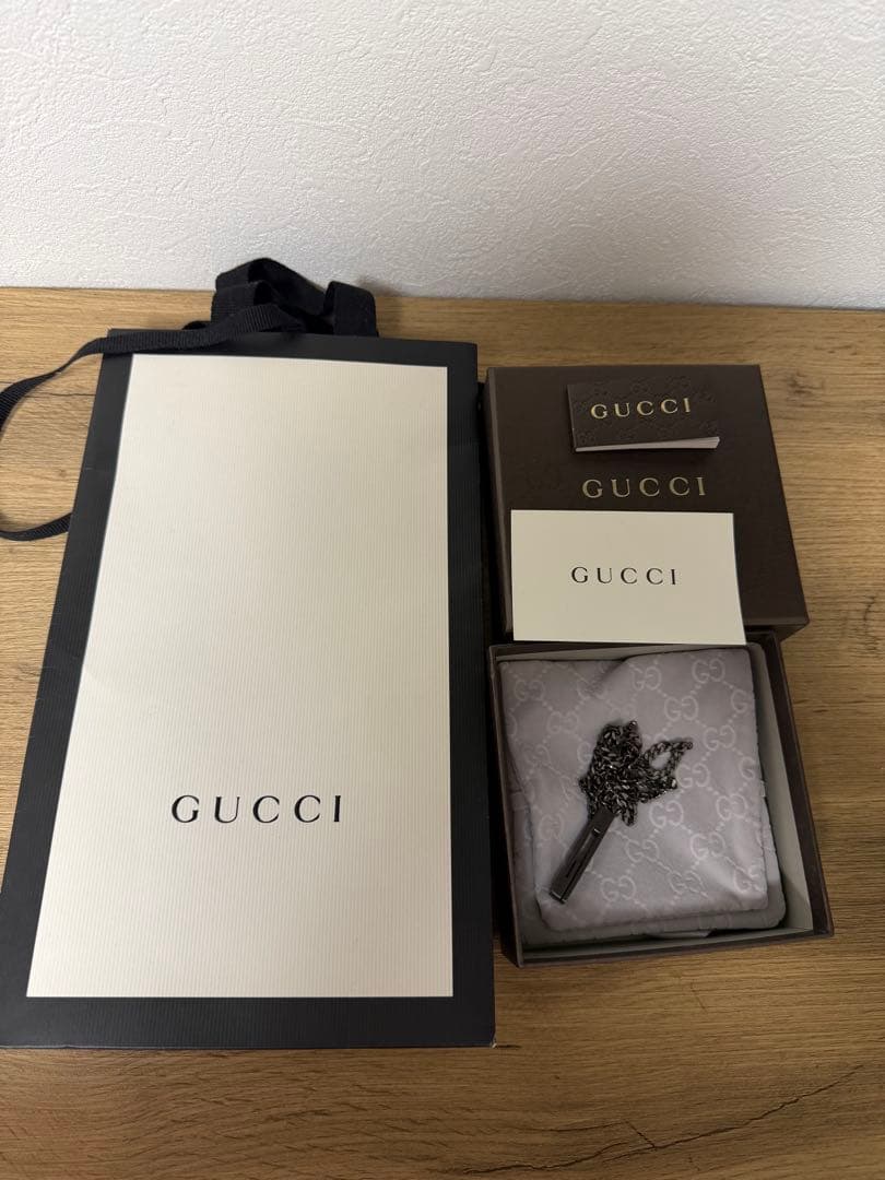 GUCCI バー ネックレス ブラック チェーン プレート ロゴ刻印 【正規品】