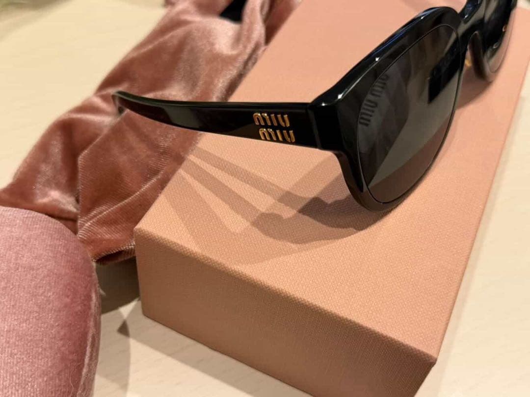 MIU MIU スクエア サングラス MU01ZS 1AB5S0