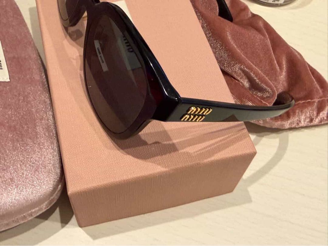 MIU MIU スクエア サングラス MU01ZS 1AB5S0