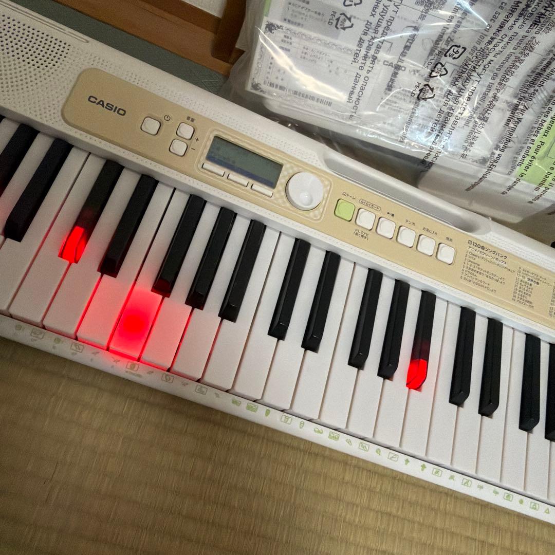 CASIO LK-325 光ナビゲーションキーボード 付属品あり　61鍵盤
