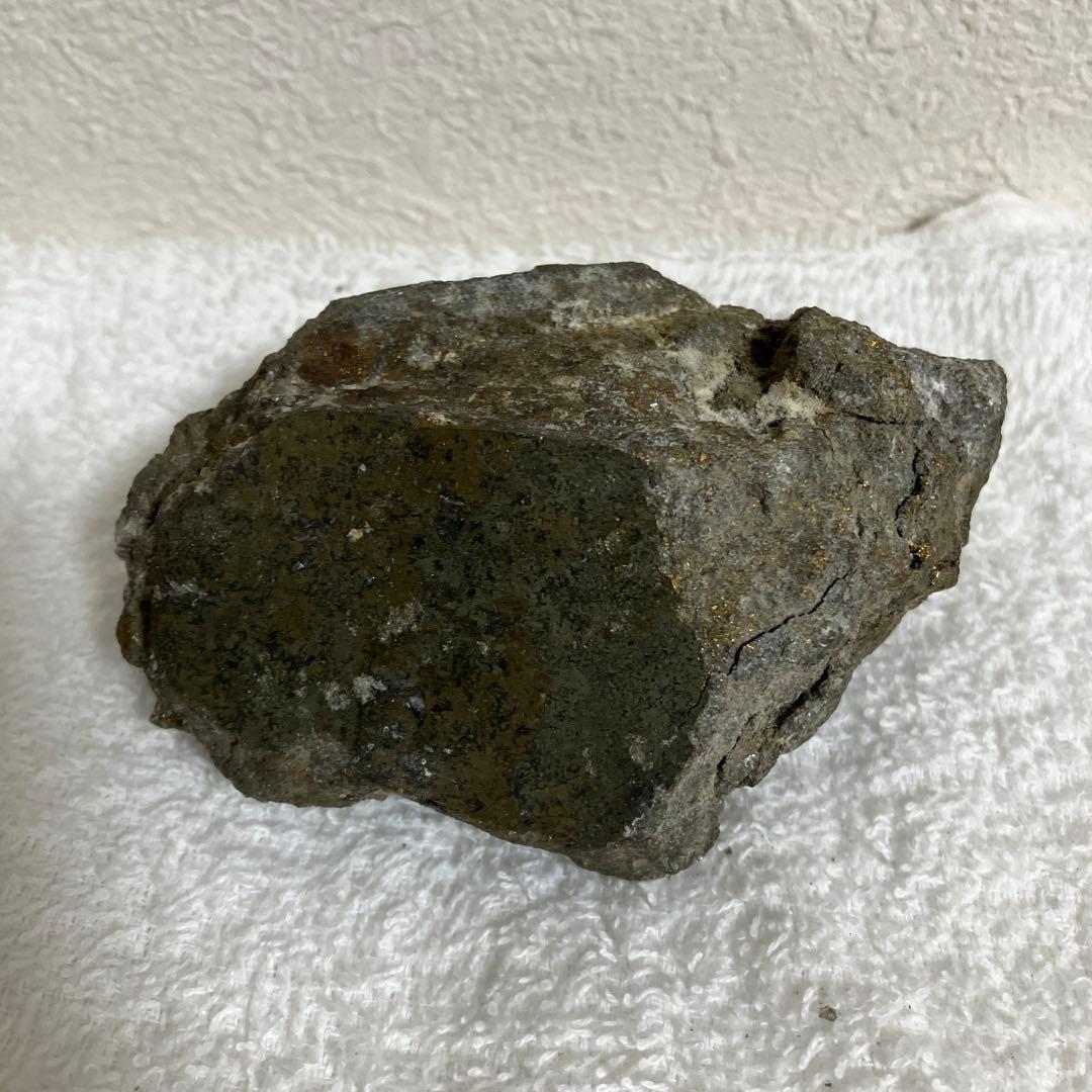 鑑賞石　金鉱石　高玉鉱山　600g