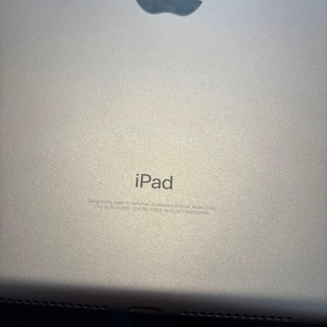 Apple iPad (第5世代) シルバー　A1822