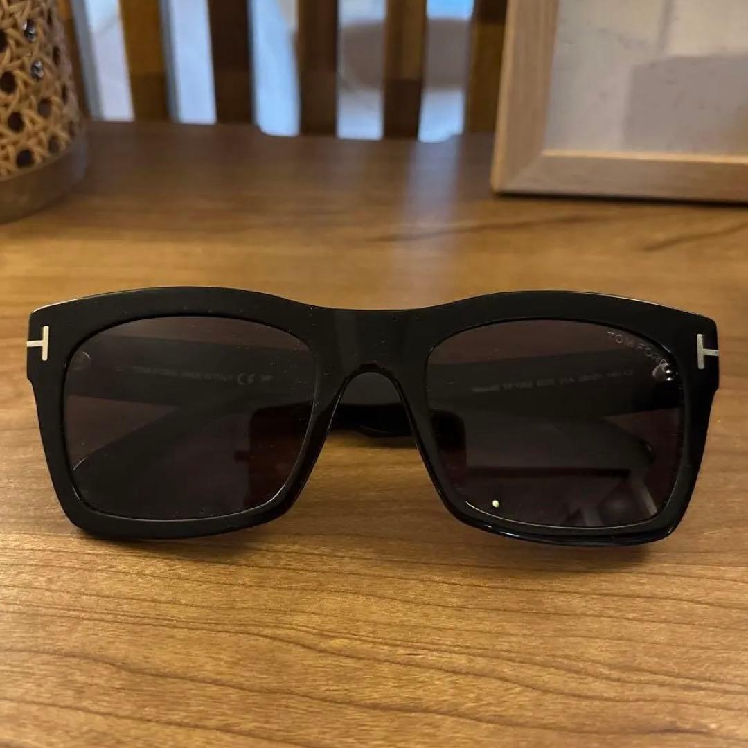 TOM FORD トムフォード サングラス FT1062-5601A