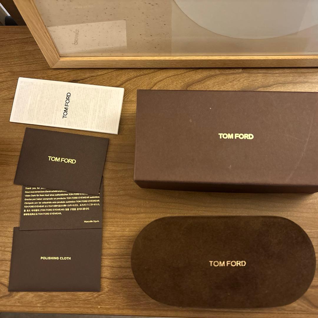 TOM FORD トムフォード サングラス FT1062-5601A