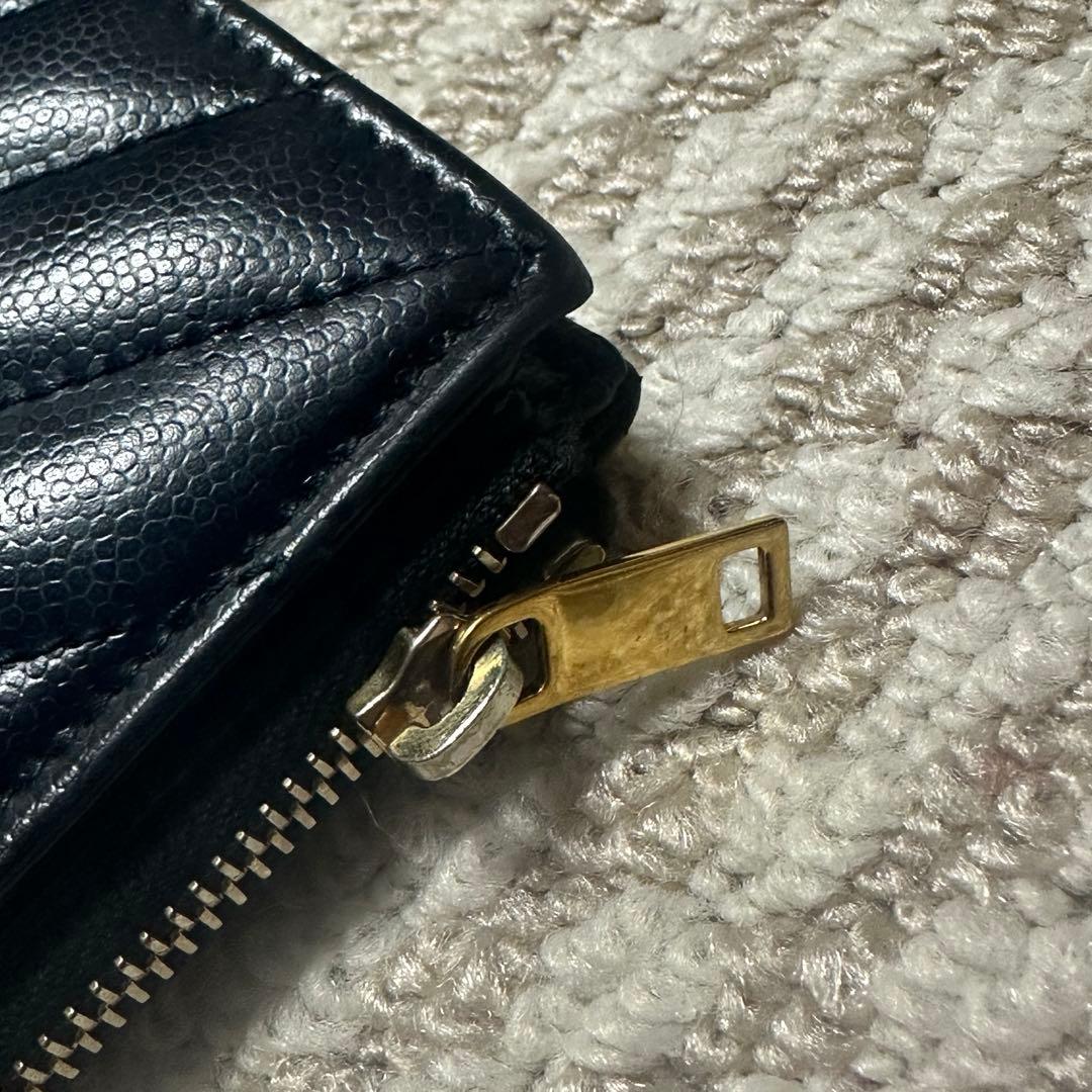 サンローラン YSL ブラック キルティング 二つ折り財布 シリアルナンバー