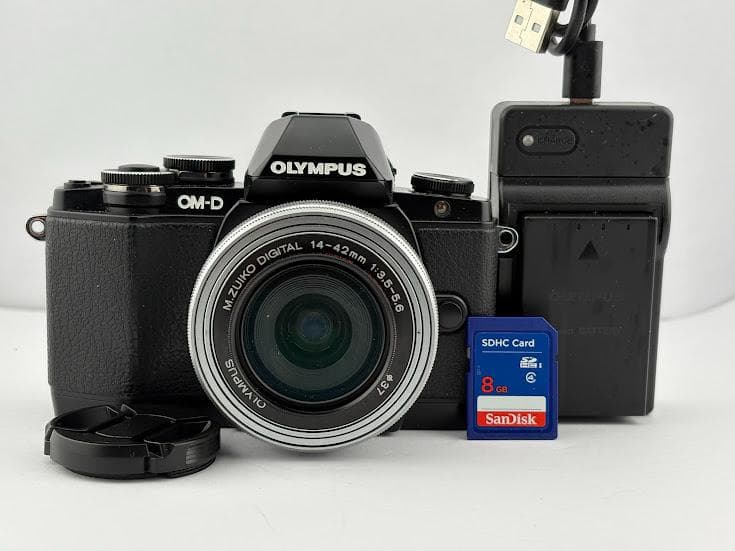 ★極上美品★ オリンパス OLYMPUS OM-D E-M10 レンズキット