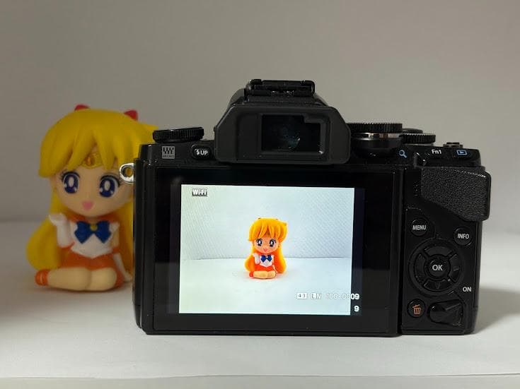 ★極上美品★ オリンパス OLYMPUS OM-D E-M10 レンズキット