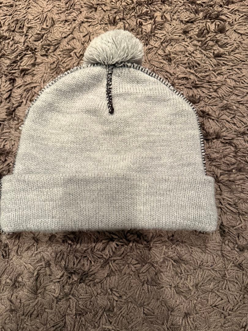 SUPREME ポンポン付きニット帽 グレー