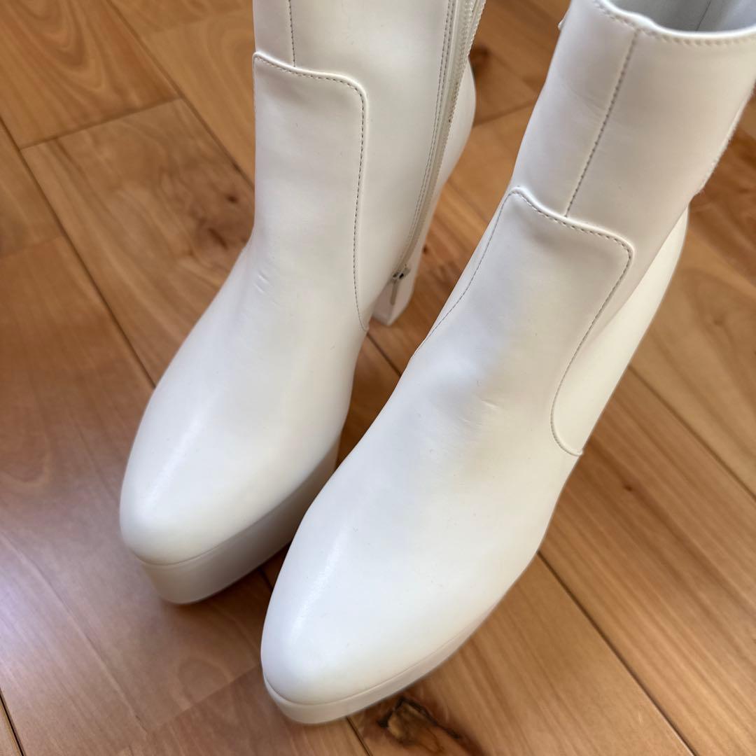 GYDAホワイト ハイヒールブーツMサイズ