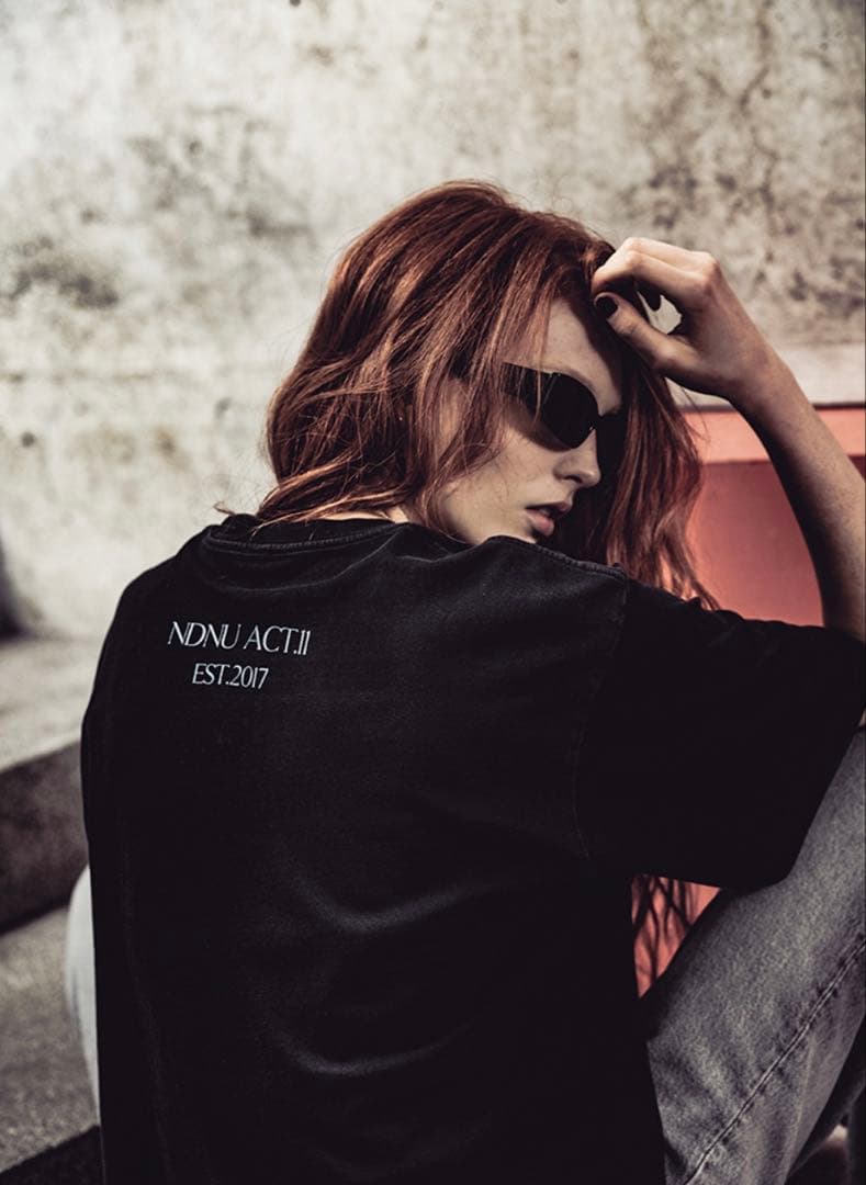 NIL DUE/NIL UN Tシャツ