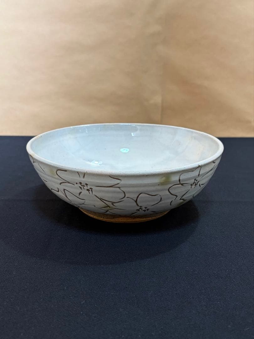 益子焼　花模様の大きな陶器ボウル　盛り鉢　大鉢 陶芸家　作陶家