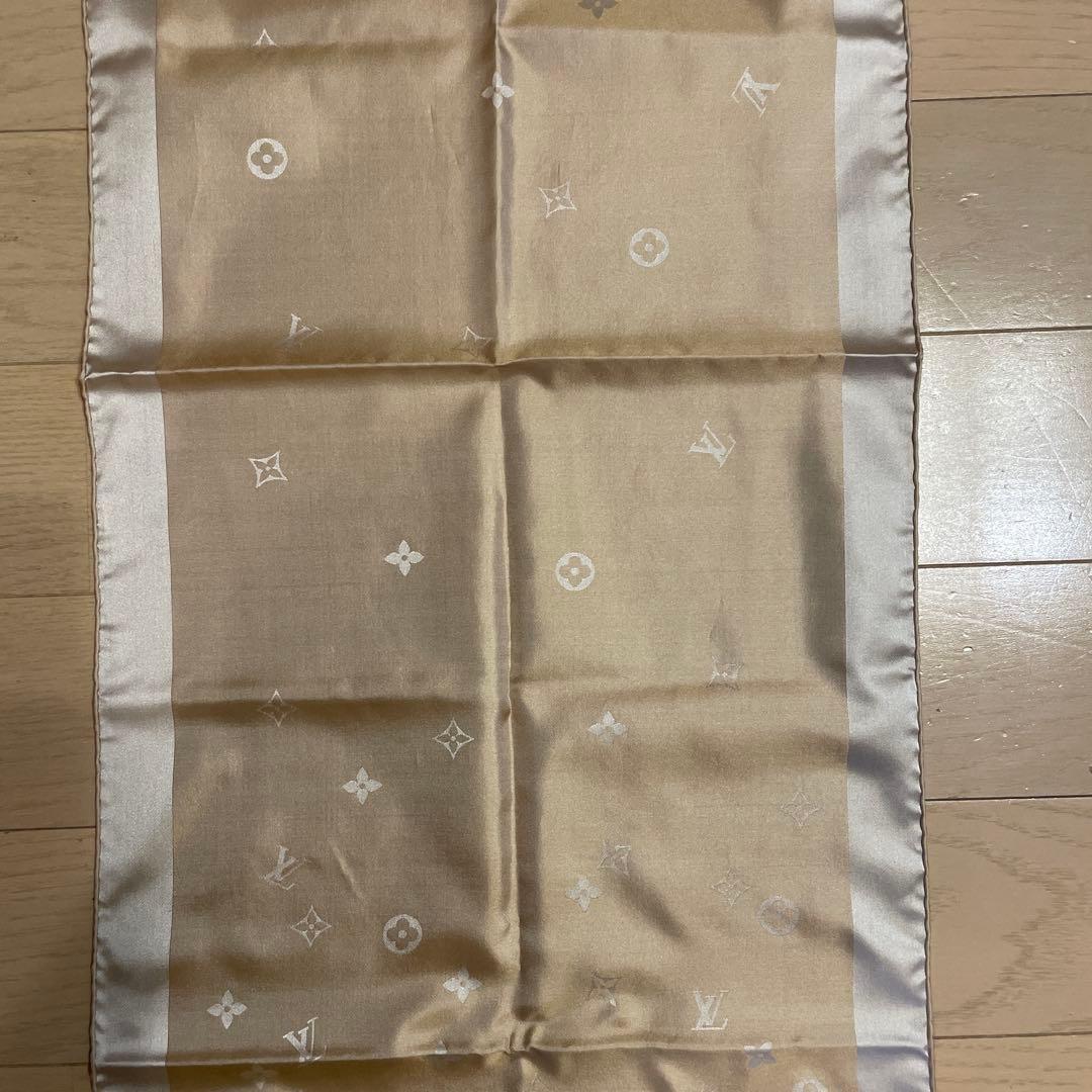 LOUIS VUITTON エシャルプ カプリ シルクストール ベージュゴールド