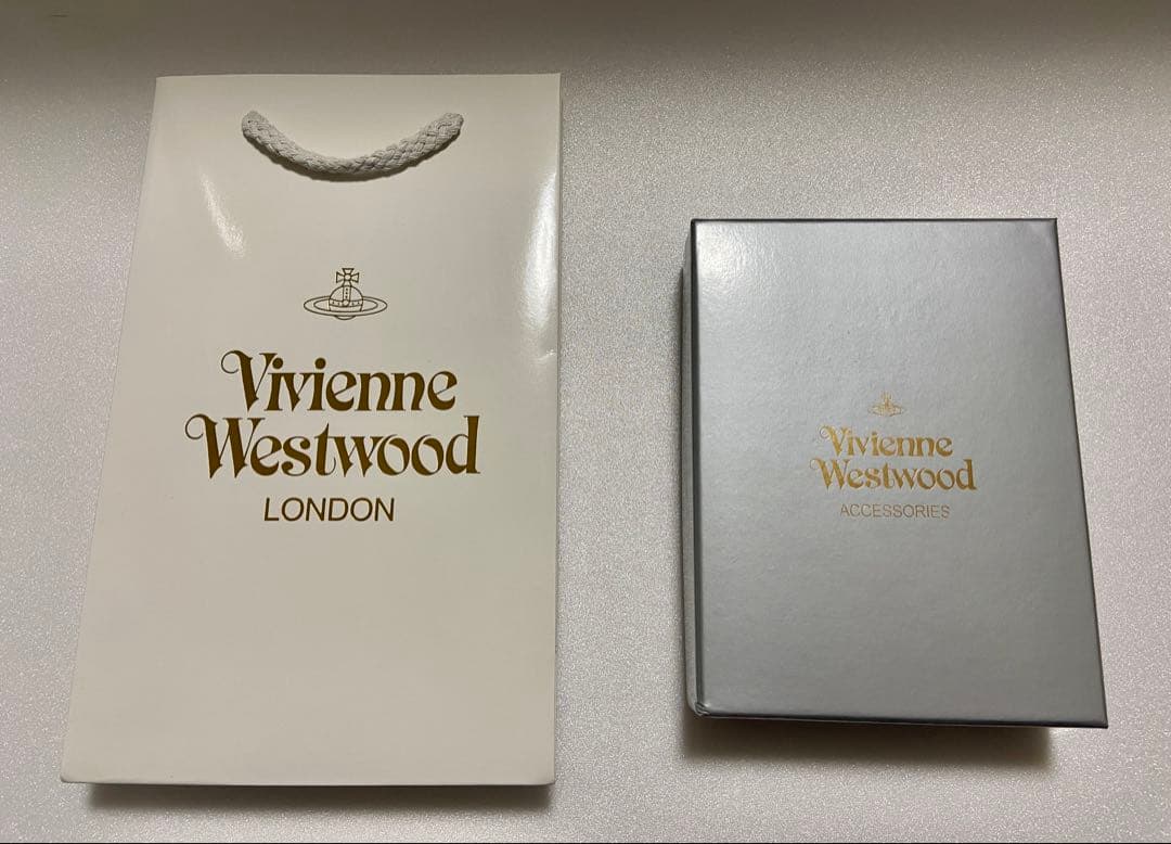 【新品未使用】Vivienne Westwood 二つ折り財布　ブラック　黒