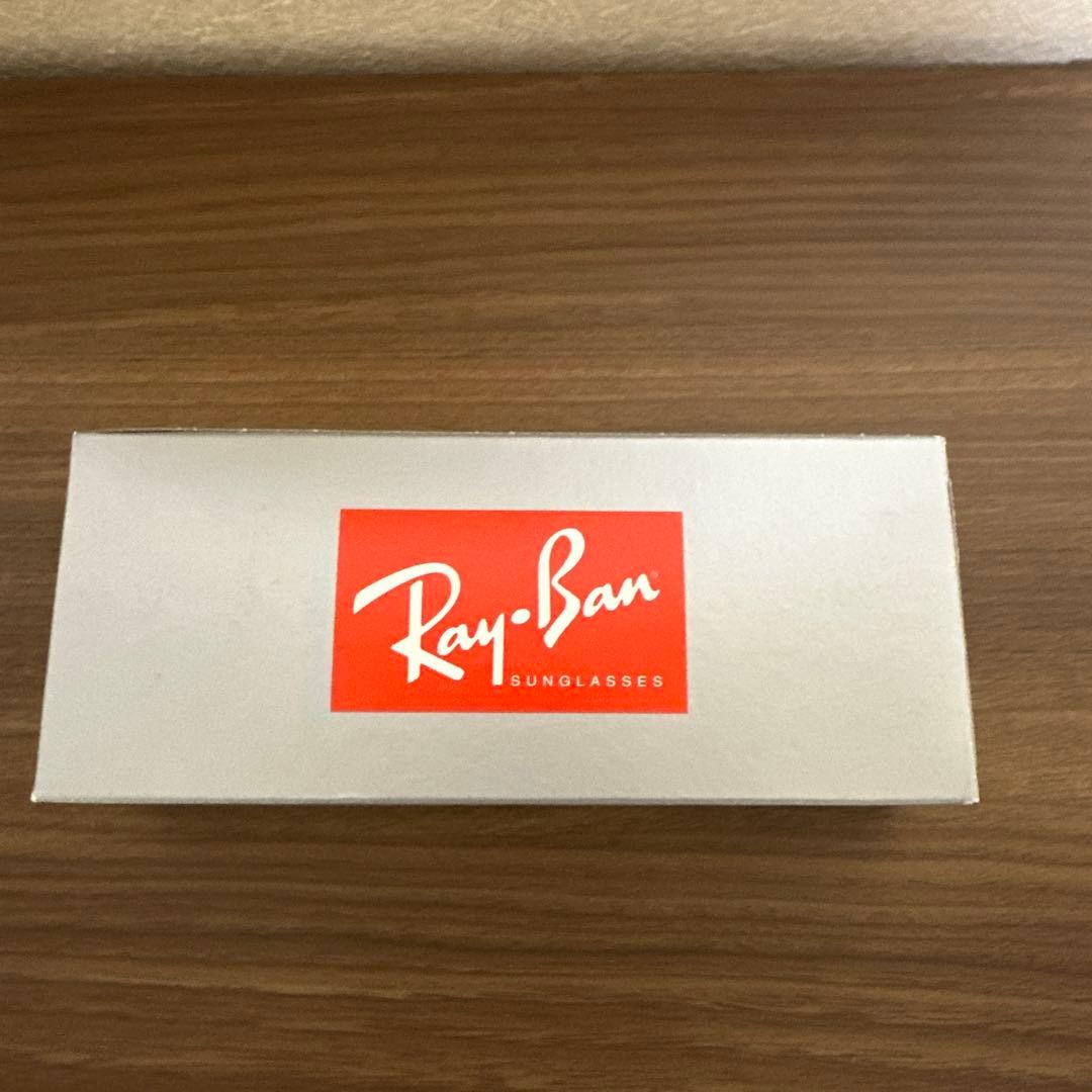 Ray-Ban Wayfarer RB 2140-F 901 サングラス