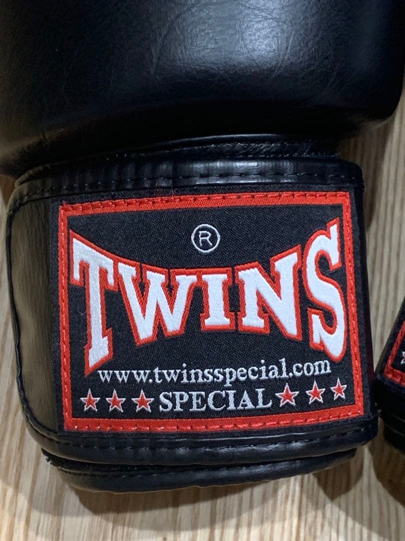 TWINS SPECIAL ボクシンググローブ 黒　12オンス