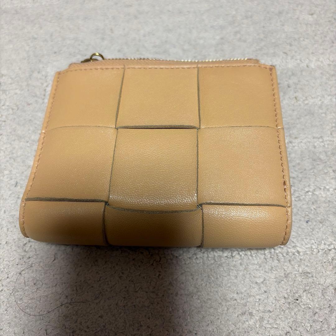BOTTEGA VENETA／CASSETTE (折りたたみ財布) アーモンド