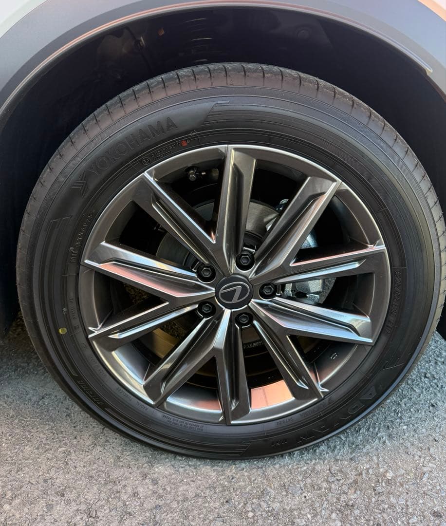 LEXUS LBX リラックス　新車装着タイヤ　YOKOHAMA ADVAN
