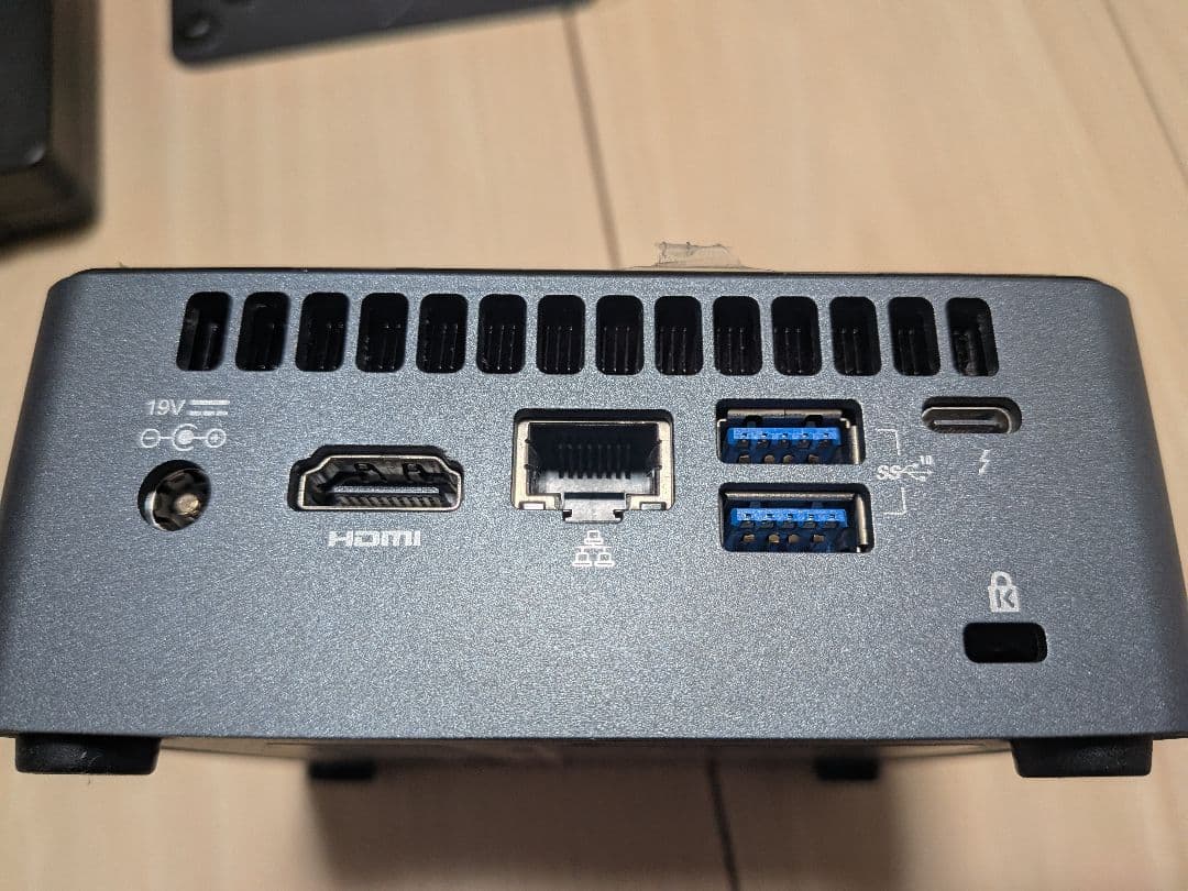 ミニPC Intel NUC10 i7-1071U 16GB RAM 512GB SSD