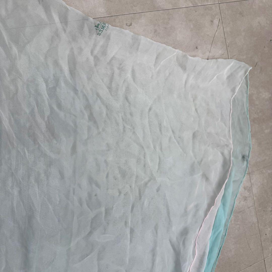 HERMES シルク ストール 三角 グラデーション 白×水色 中古品