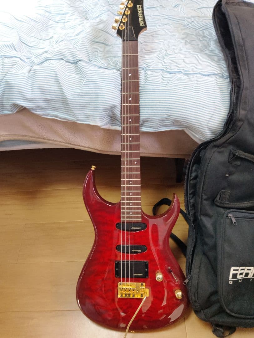 マ*コ様 FERNANDES エレキギター レッド ギターケース付き