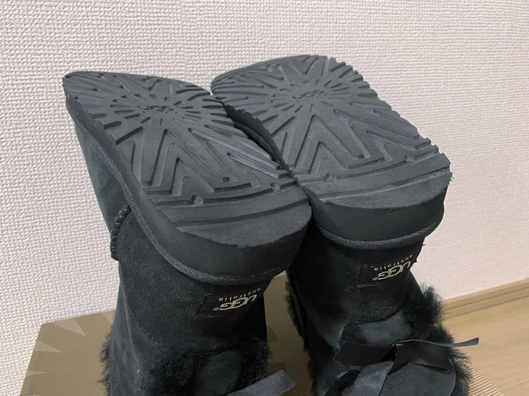 ugg バックリボンムートンブーツ　ブラック美品　おまけ付き♪