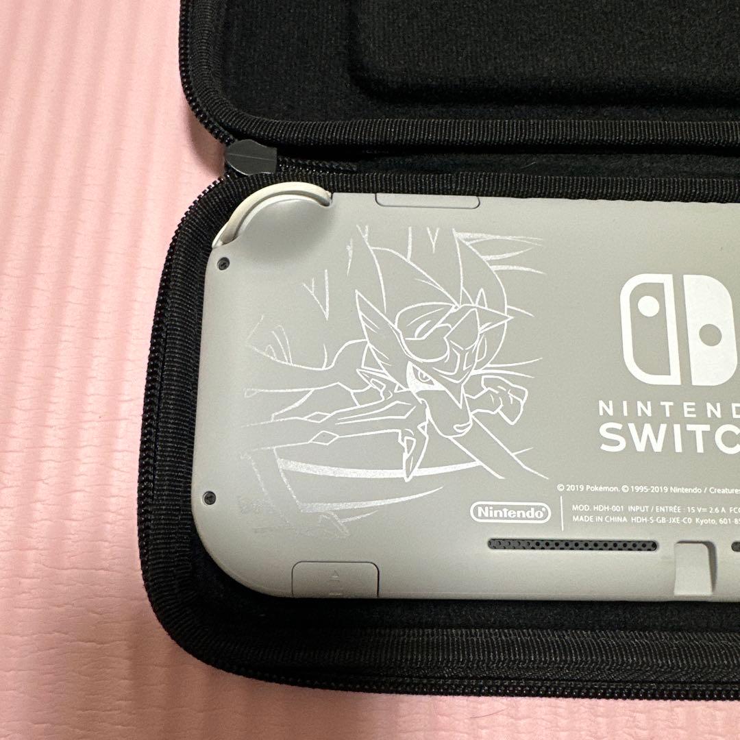 Nintendo Switch Lite 剣盾　ザシアン・ザマゼンタモデル