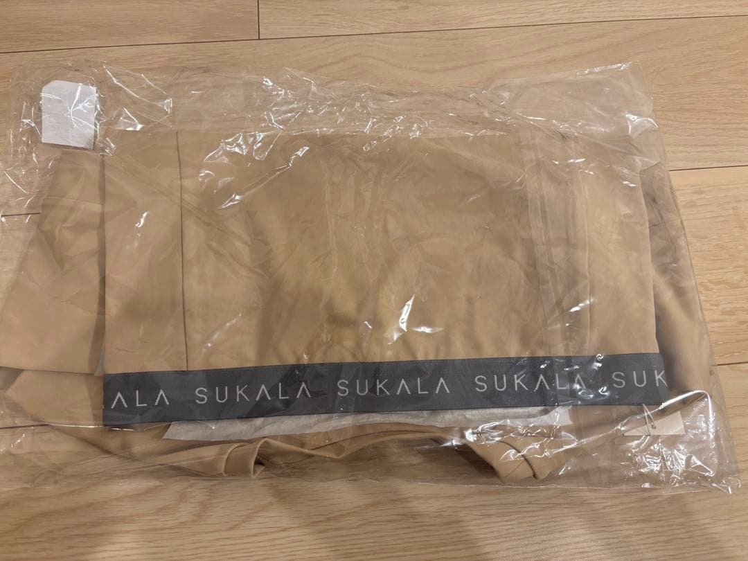 SUKALA ベージュ ヨガウェア ラグランロングスリーブMサイズ