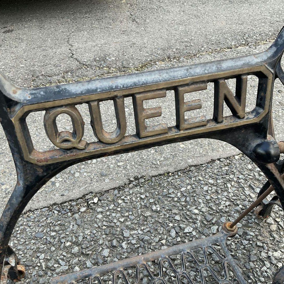 人と被らないぞ‼️足踏みミシン『QUEEN』個体数僅か⁉️テーブル製作用⭕️