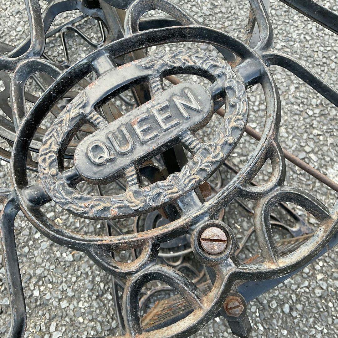 人と被らないぞ‼️足踏みミシン『QUEEN』個体数僅か⁉️テーブル製作用⭕️