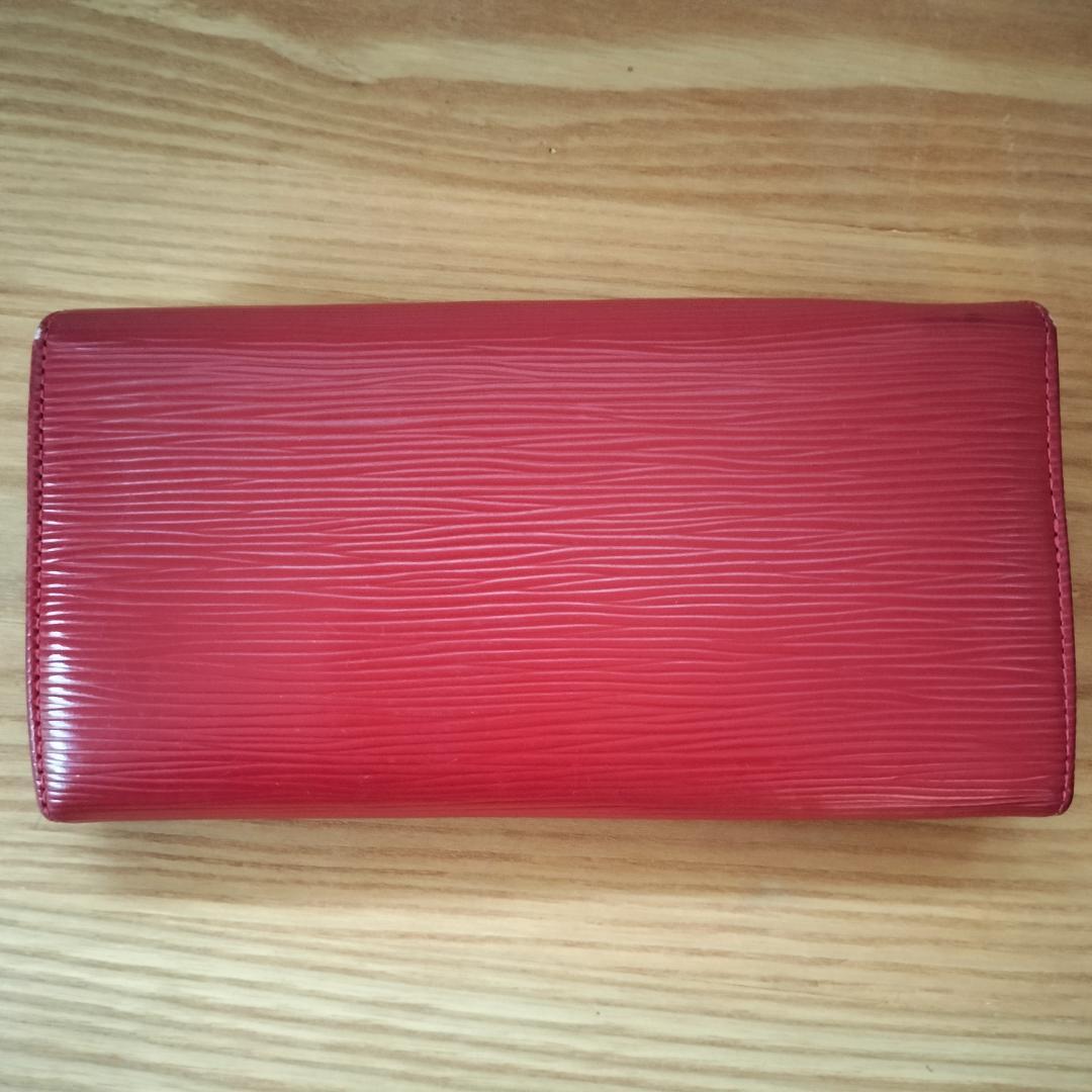 Louis Vuitton エピレザー レッド長財布