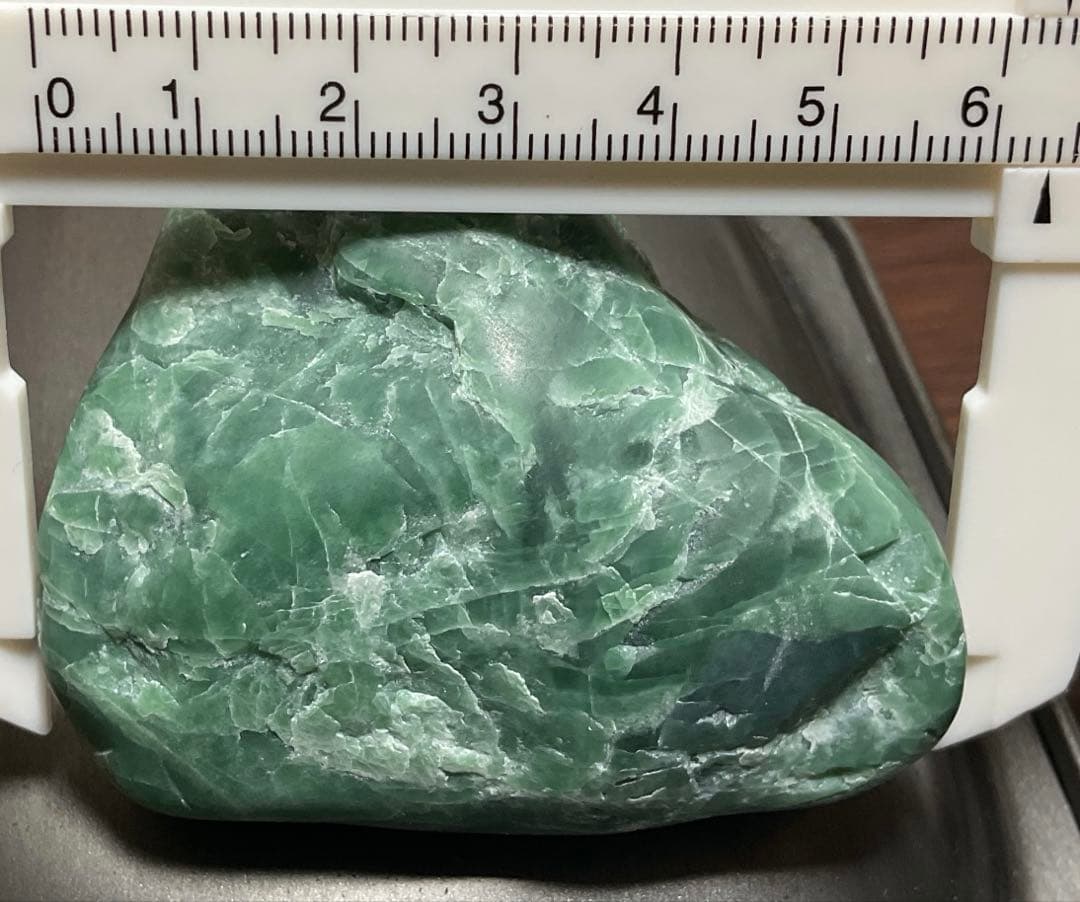 迎春セール　濃緑色　糸魚川翡翠173g ヒスイ　ひすい　オンファス輝石