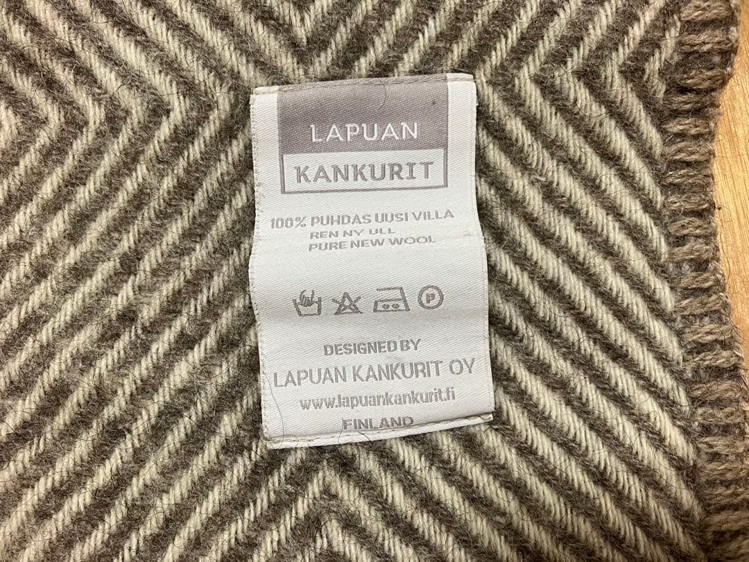 LAPUAN KANKURIT ポケット付きショール MARIA　グレー