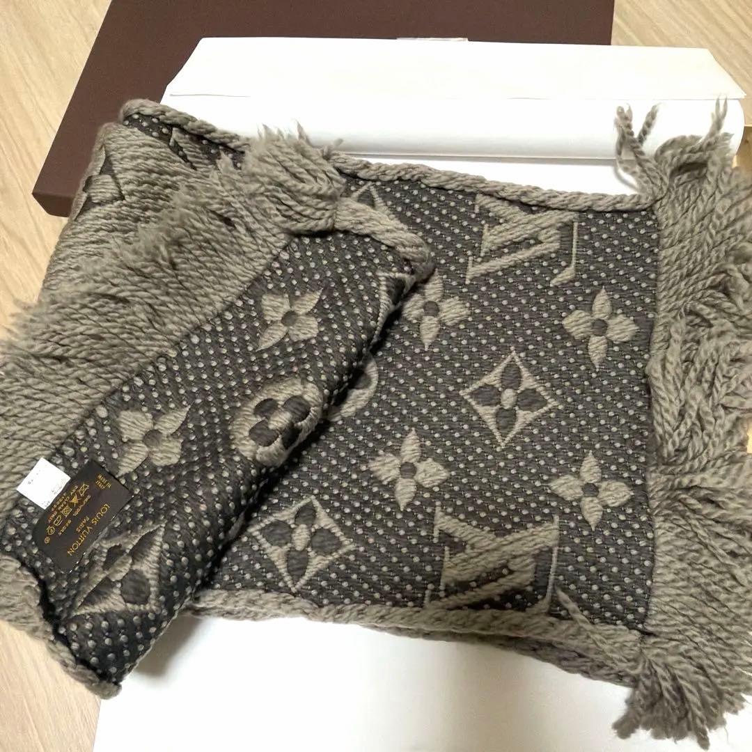 LOUIS VUITTON グレーマフラー