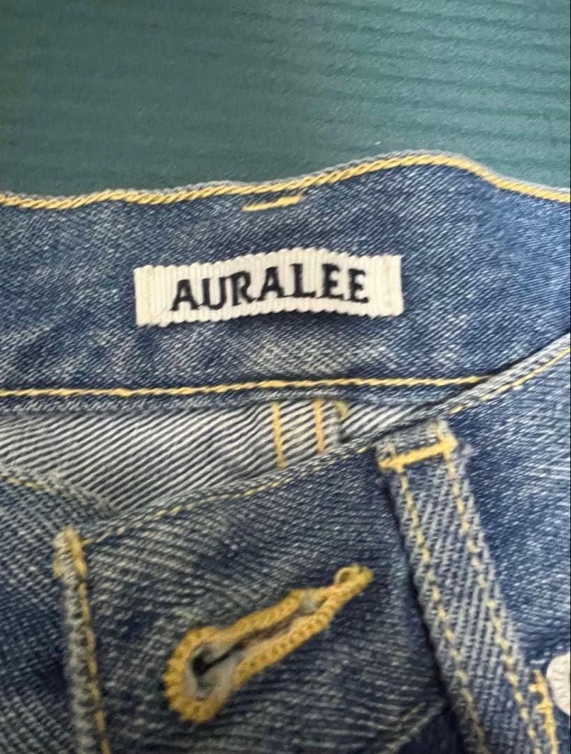 AURALEEデニムパンツ