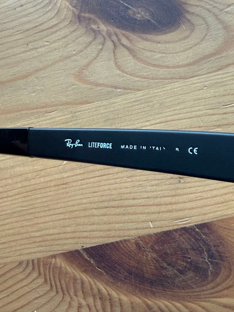 レイバン ウェイファーラー RB4195F 偏光サングラス マットブラック