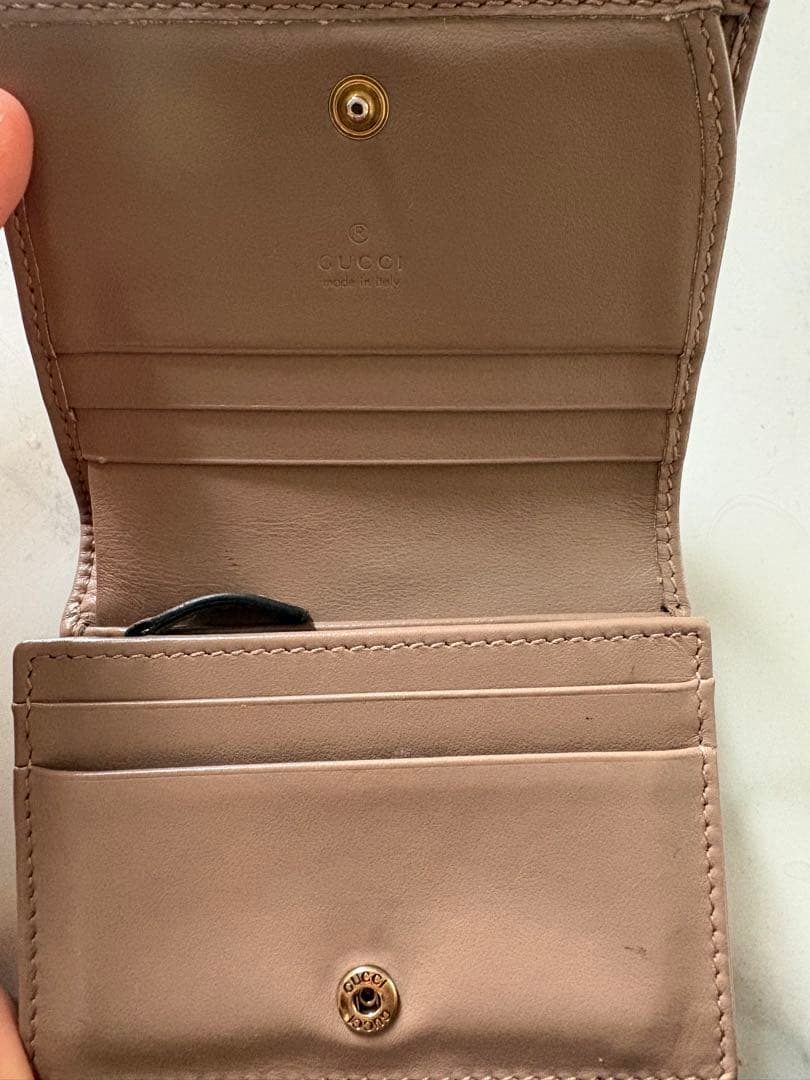 【最終値下げ】GUCCI ピンクベージュ 二つ折り財布