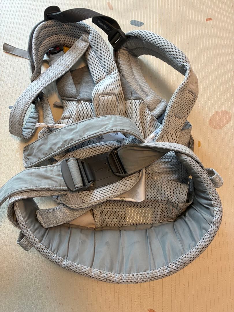 BABYBJÖRN メッシュ 抱っこひも グレー　ベビービョルン　ハーモニー