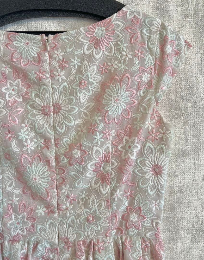2/23までセール❗️【美品】TOCCA 春 花柄 刺繍ワンピース