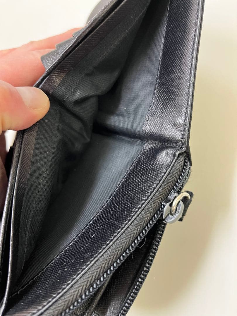 PRADA 黒 ナイロン 二つ折り財布