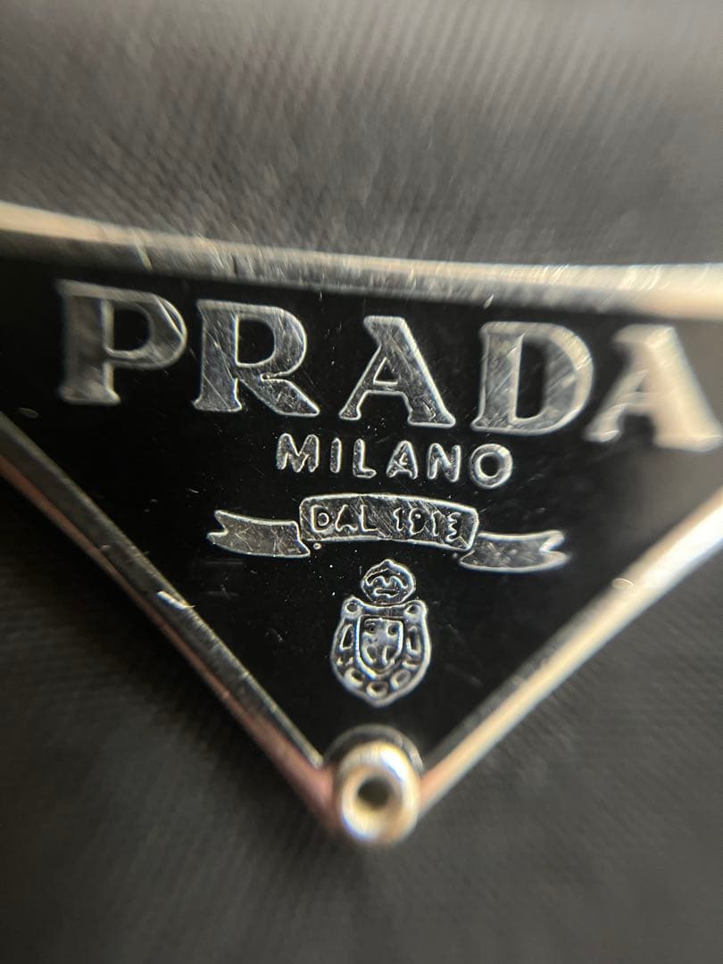 PRADA 黒 ナイロン 二つ折り財布