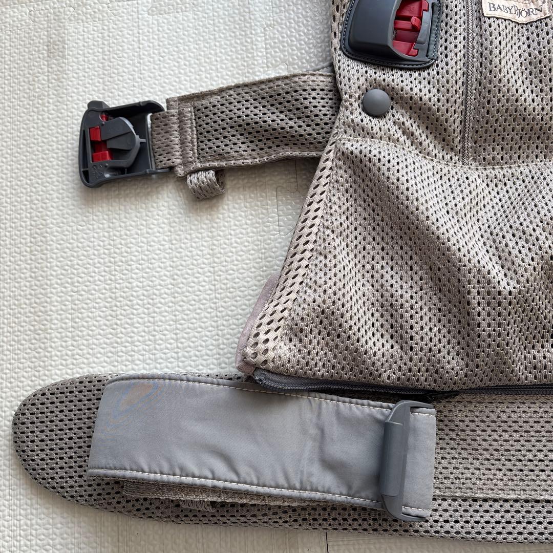 美品【BABYBJÖRN 】ONE KAI 抱っこ紐 メッシュ グレージュ
