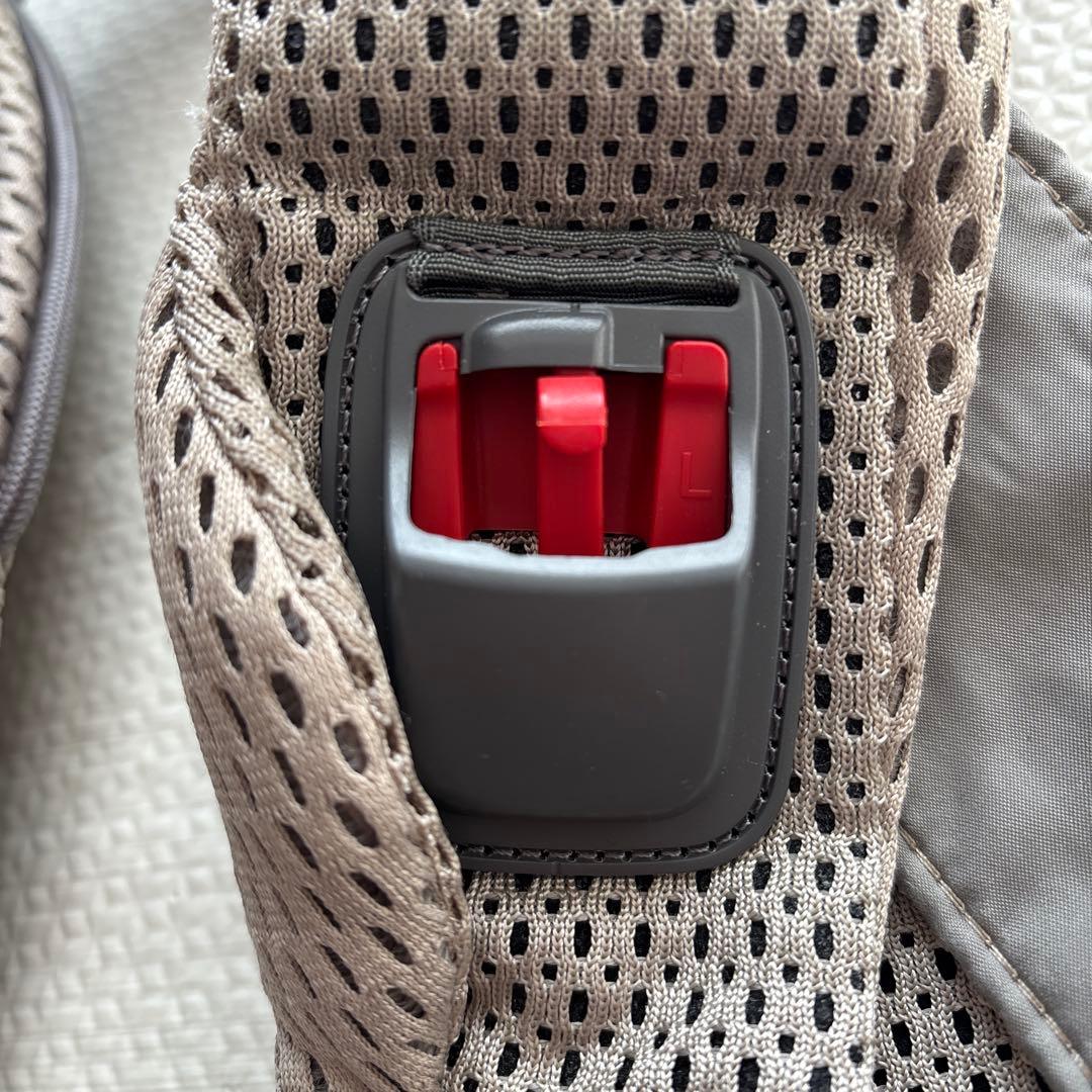 美品【BABYBJÖRN 】ONE KAI 抱っこ紐 メッシュ グレージュ