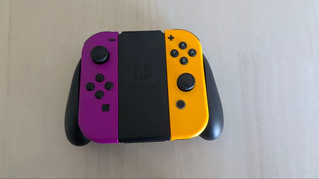 Nintendo Switch 本体（紫と黄色のJoy-Con）