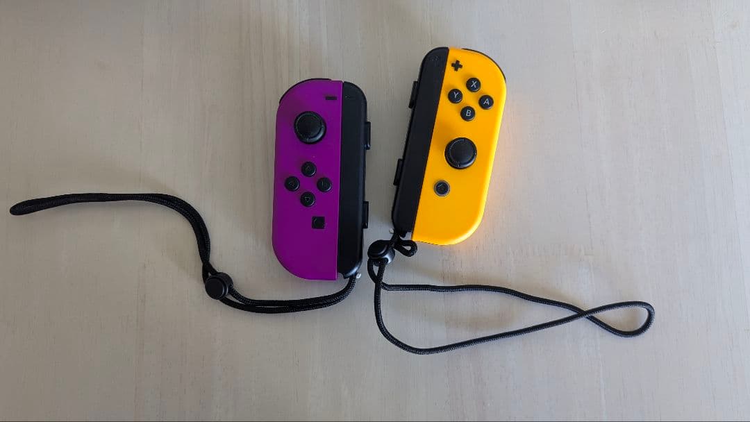 Nintendo Switch 本体（紫と黄色のJoy-Con）
