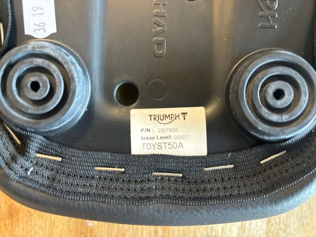 トライアンフ ロケット3 ピリオンシート リアシート TRIUMPH