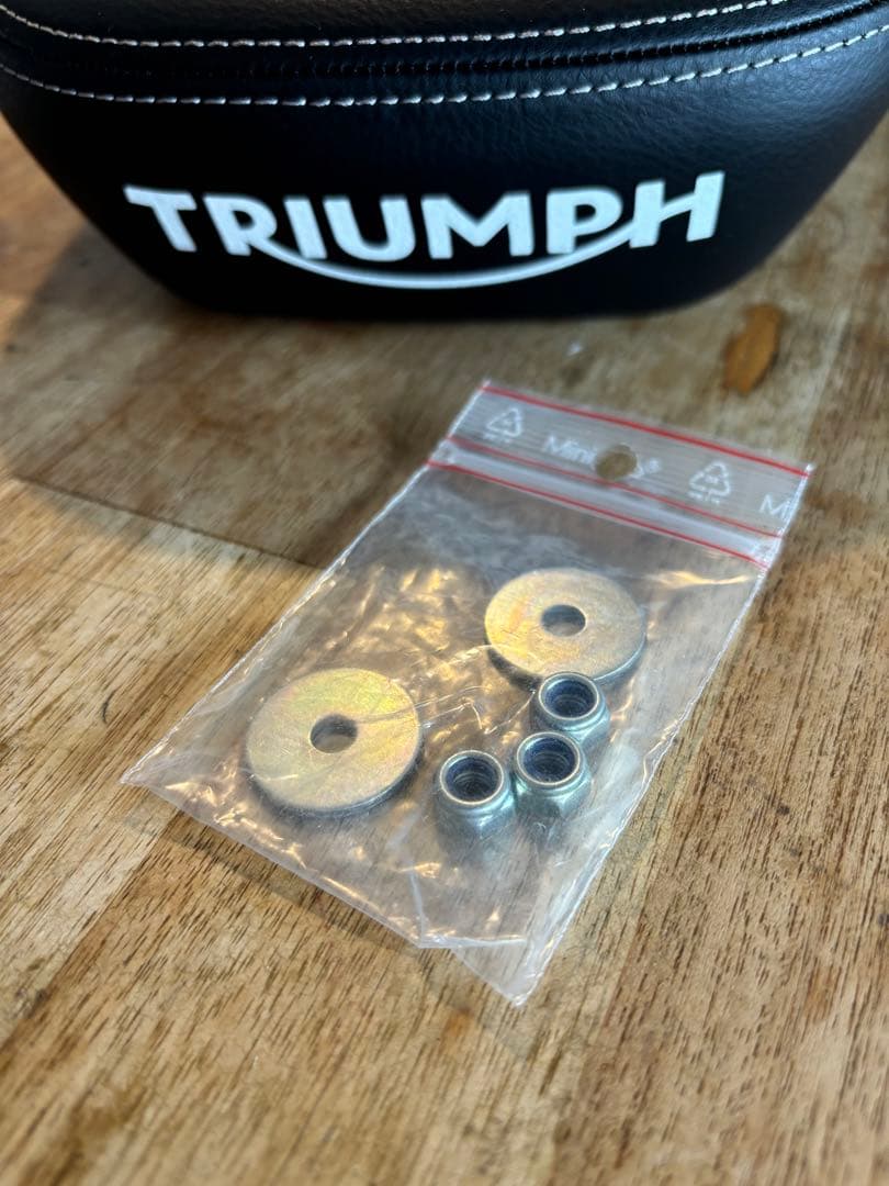 トライアンフ ロケット3 ピリオンシート リアシート TRIUMPH
