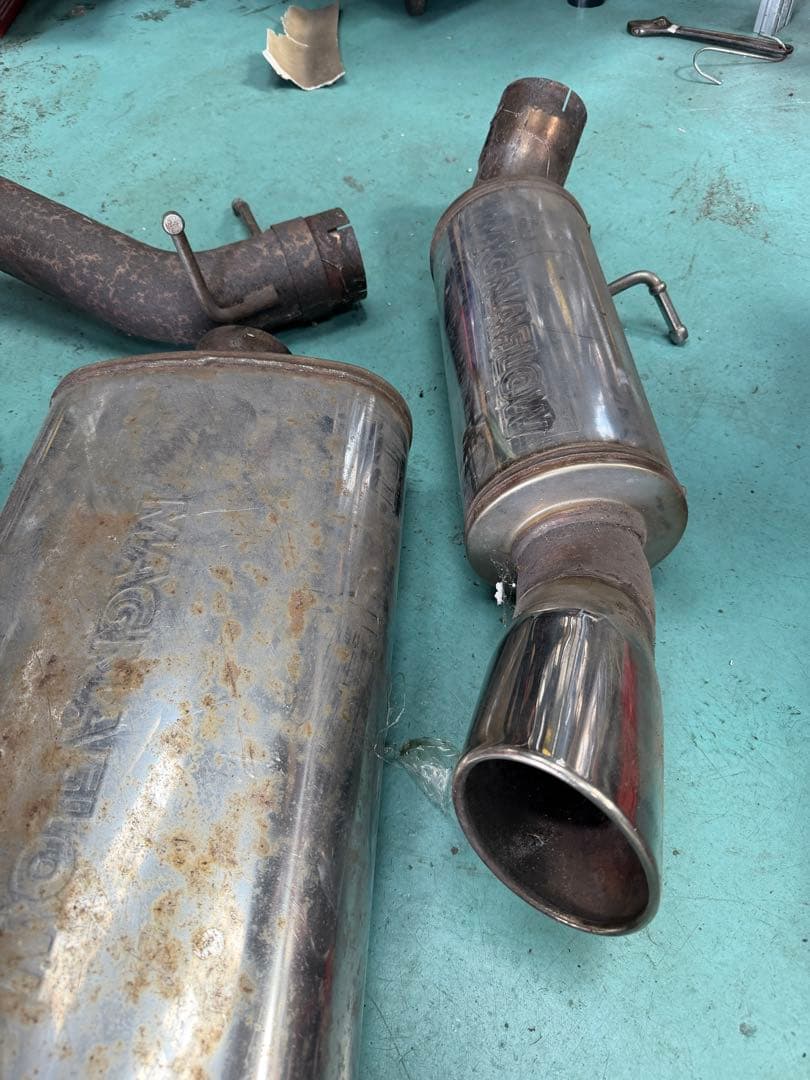 MAGNAFLOW 07以降のエスカレード標準ボディ用マフラー