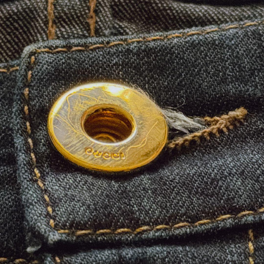 GUCCI ブーツカットデニム フレア 金ボタンロゴチャーム付き 革パッチ 40