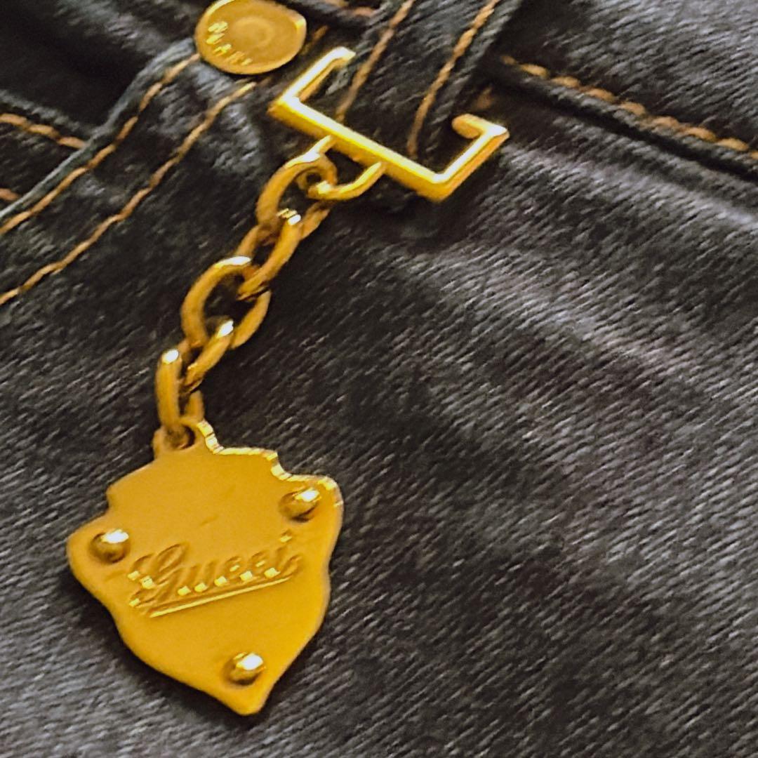 GUCCI ブーツカットデニム フレア 金ボタンロゴチャーム付き 革パッチ 40