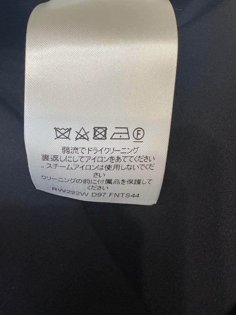 『新品』ルイ・ヴィトン　エンボスドモノグラムスリーブ Tシャツ